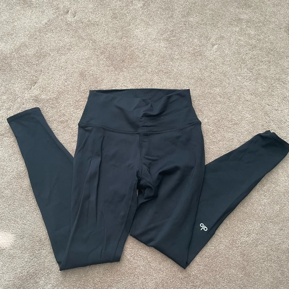 Alo Yoga Leggings 🤍 - Picture 6 of 7